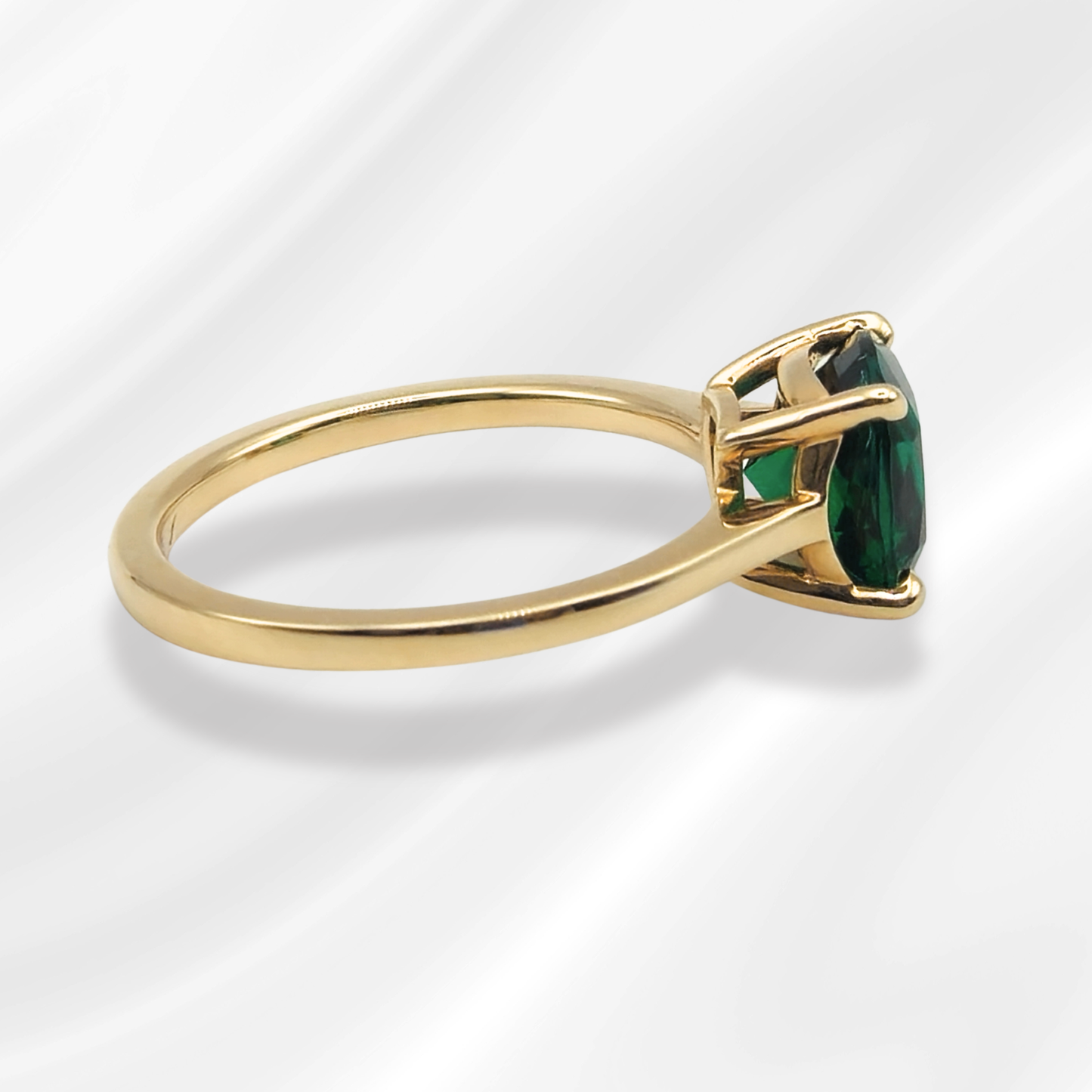 Green Columbian Emerald Fashion Ring